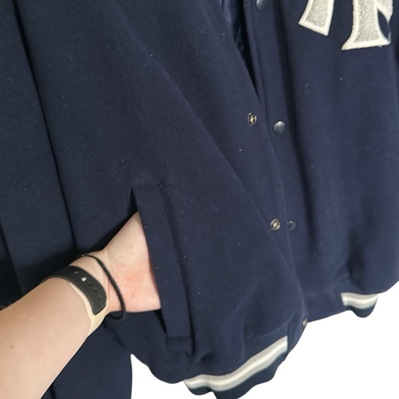 New York Yankees Varsity Jacket - Picture 11 of 15